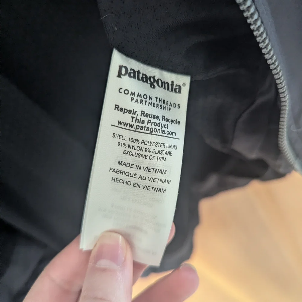 Patagonia Black Hooded Jacket - Picture 8 of 8
